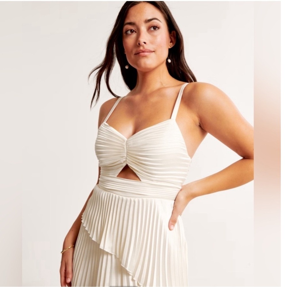 Abercrombie & Fitch Giselle Pleated Tiered Maxi Dress Cream Cut Out Size M - Picture 2 of 13